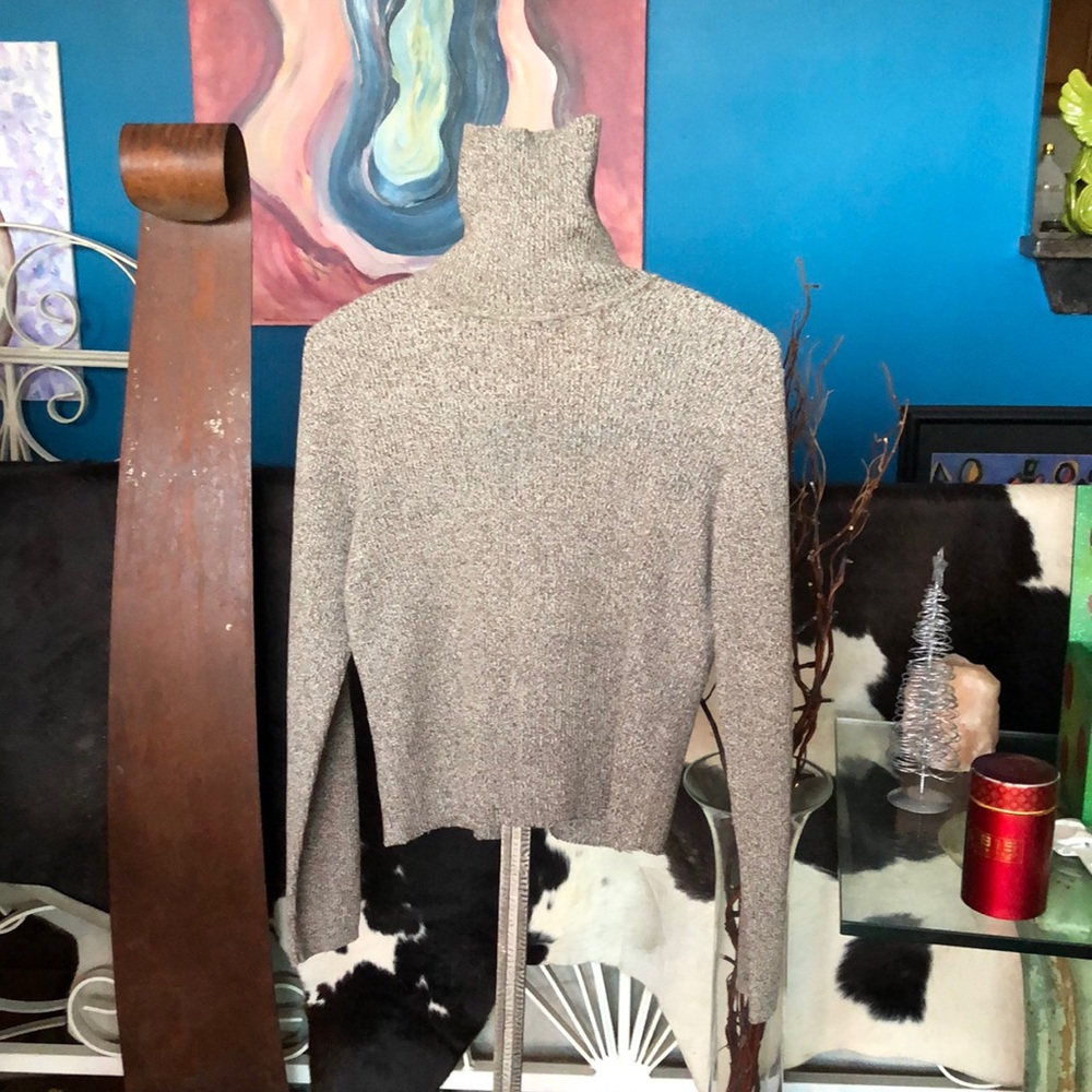 Creme turtle neck